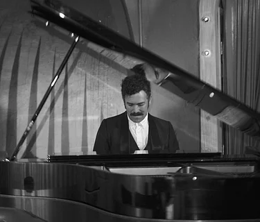 Late Night Piano Karaoke with Paul Leschen