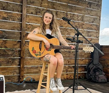 Emm K | Music on the Patio