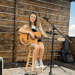 Emm K | Music on the Patio