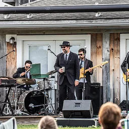 Pen Hits – Music in The Vineyard