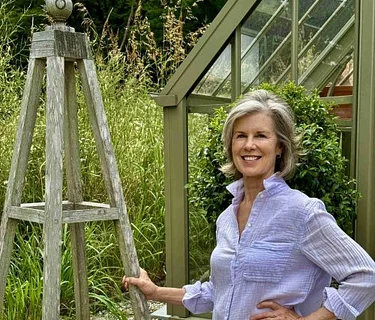 A Garden Visit, Leslie Needham
