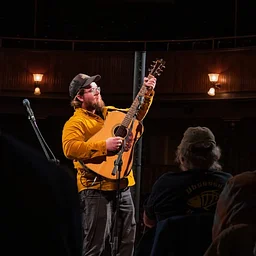 LIVE MUSIC with Simon Cropp