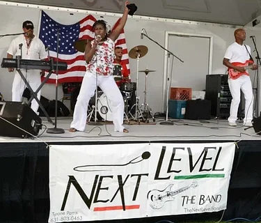 Twilight Thursday: Next Level Band, Roadhouse Pizza, Founders Oyster Co.