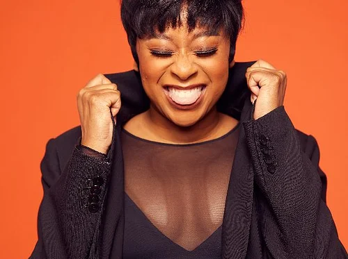 Phoebe Robinson: FERAL & FIRED UP!