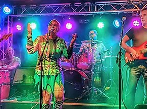 LIVE MUSIC - Someone You Can Xray