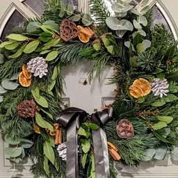 *SOLD OUT* FESTIVE WREATH MAKING CLASS (2PM – 4PM)
