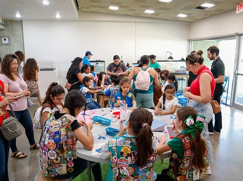 Girl Scouts Workshop | Junior – Detective