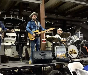 Live Music at 5506′ with Loose Lugnuts