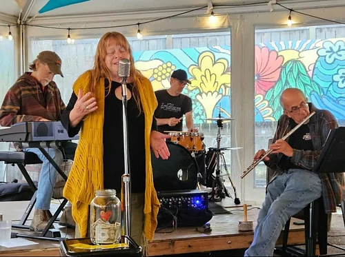 Live Music: The Larks