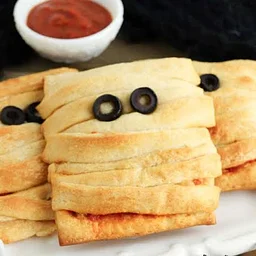 Crescent mummy pizza
