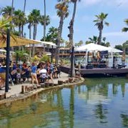 Barefoot Bar & Grill + Danielle Angeloni