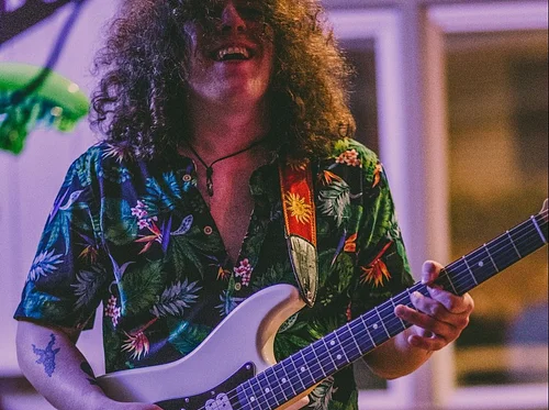 Sunday Brunch Live Music Series – Crisbie