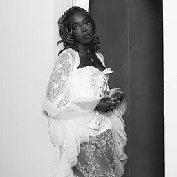 SATURDAY – KAY WOLF – r&B – in the performance space