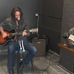 Live music at the Manette Wine Bar: Thys Wallwork