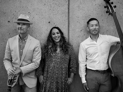 Live Music: Tres Palomas