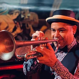 Dennis Hernandez y su Conjunto Amalia
