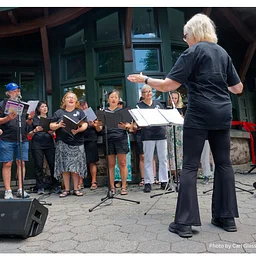 DOWNTOWN BEATS CHORUS